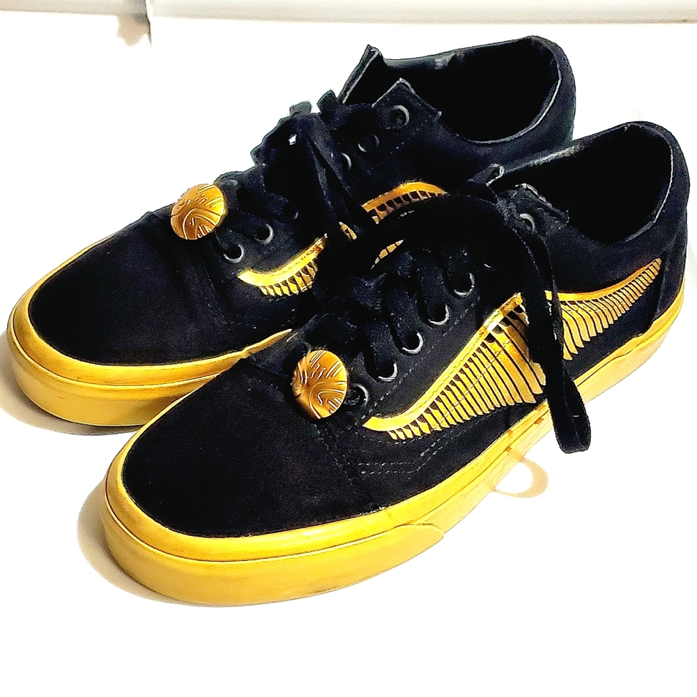 VANS HARRY POTTER GOLDEN SNITCH X OLD SCHOOL SHOES. UNISEX M-Sz:7.5 W-Sz:9